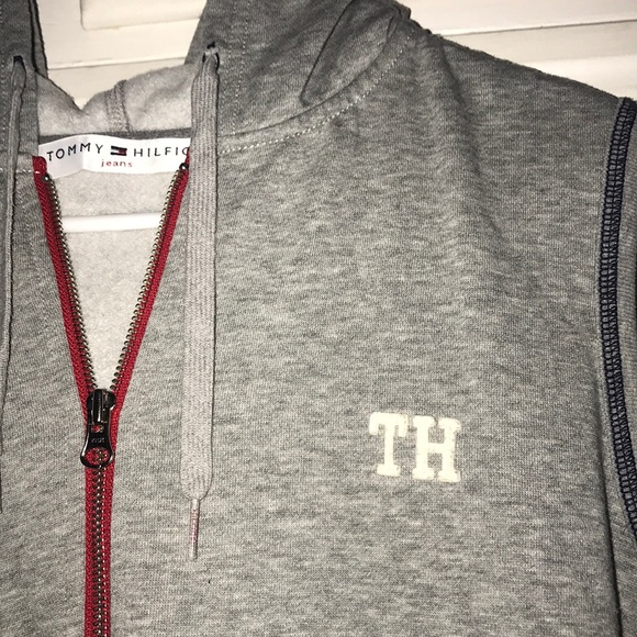 Woman’s Tommy Hilfiger Zip Up Sleeveless Hoodie - Picture 2 of 12